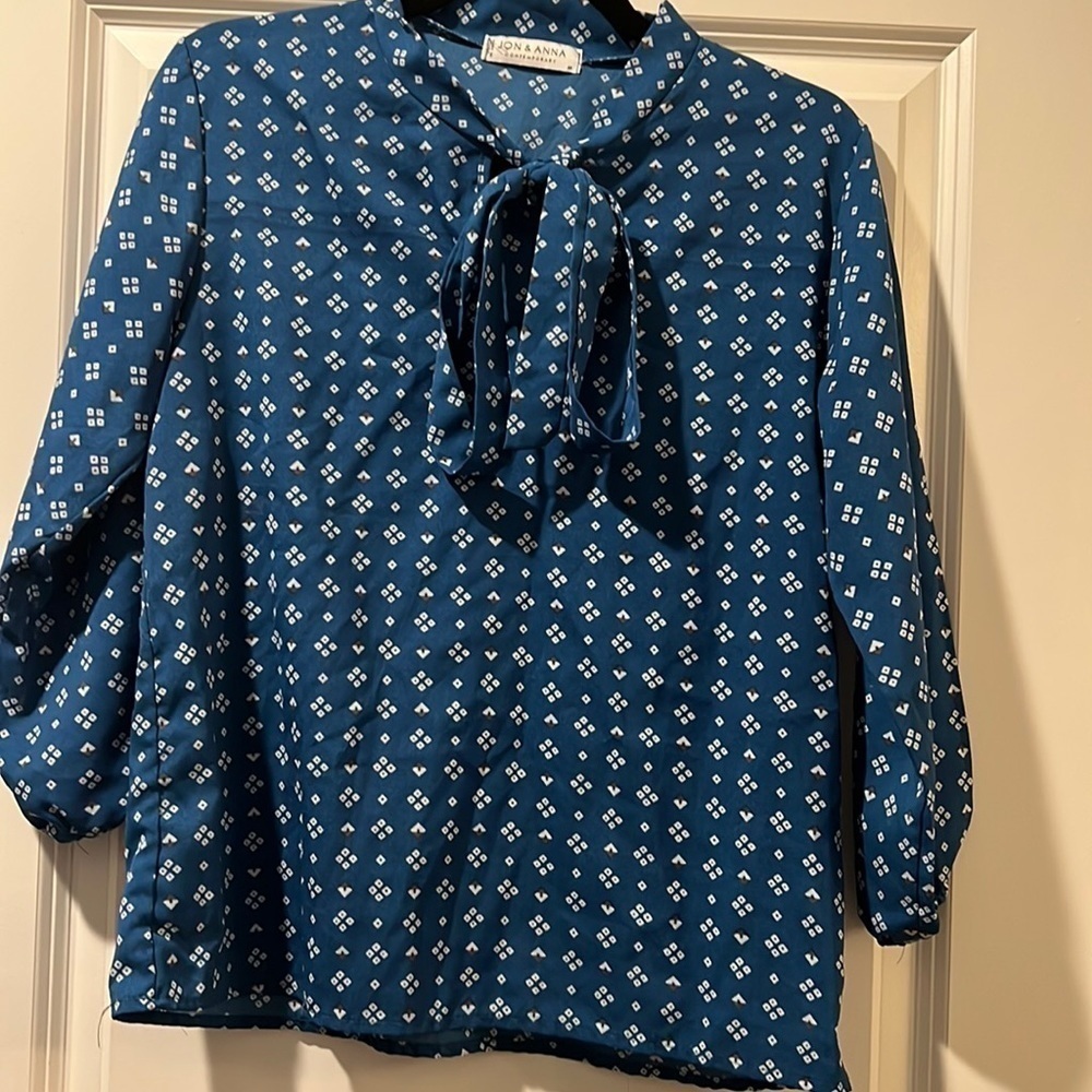 Blue printed long sleeve‎ blouse with neck tie